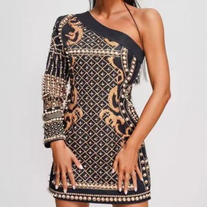 ฤดูร้อน jacquard ถักไหล่เอียงไหล่เดรสผอมลงลูกปัด